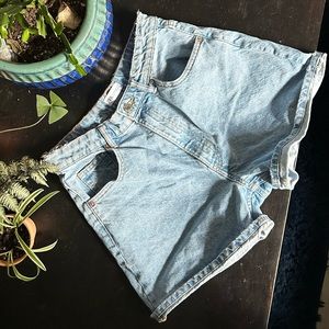Zara TRF HIGH-WAISTED MOM FIT DENIM SHORTS